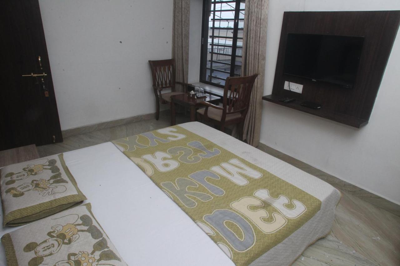 Alakhnanda Guest House バラナシ エクステリア 写真